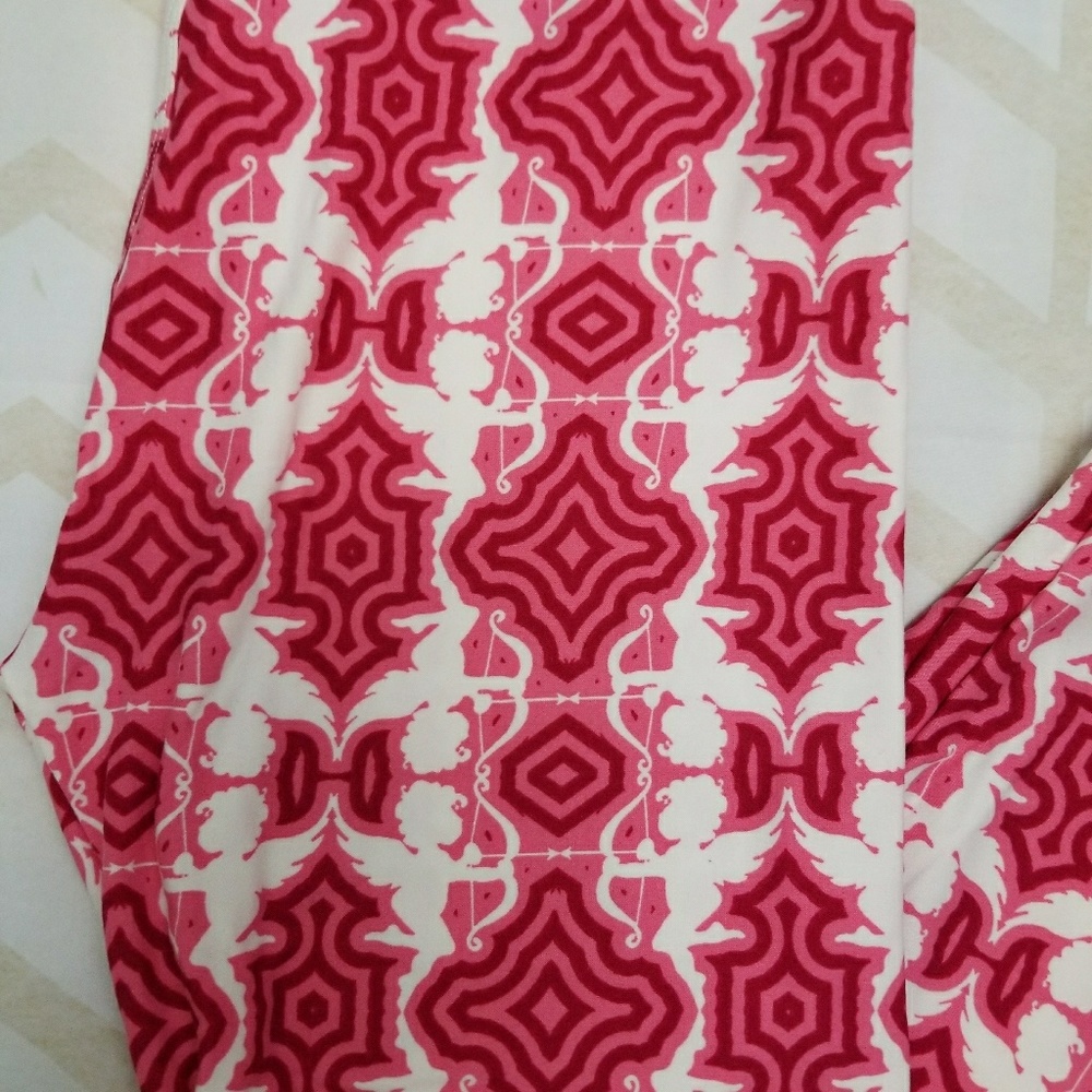 -Lularoe OS Valentine's Leggings 💘